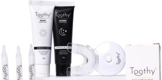 Toothy Launcher Set LED světlo pro bělení zubů + náústek na LED světlo + bělící gely na 6 dní 3 ks + ranní pasta 65 g + večerní pasta 65 g dárková sada